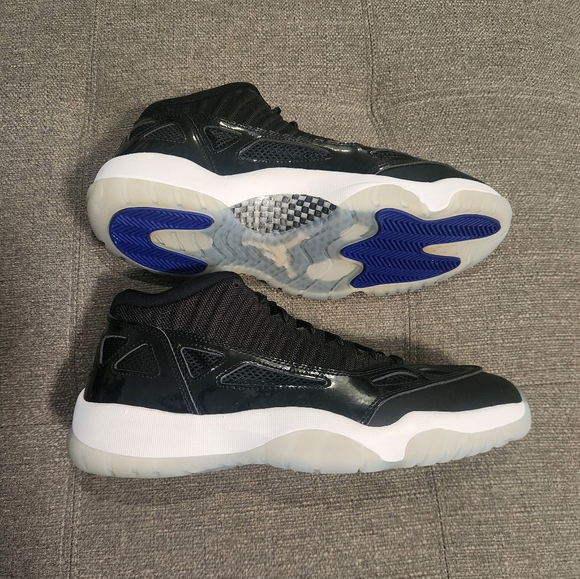 Jordan 11 Retro Low IE - Picture 6 of 8